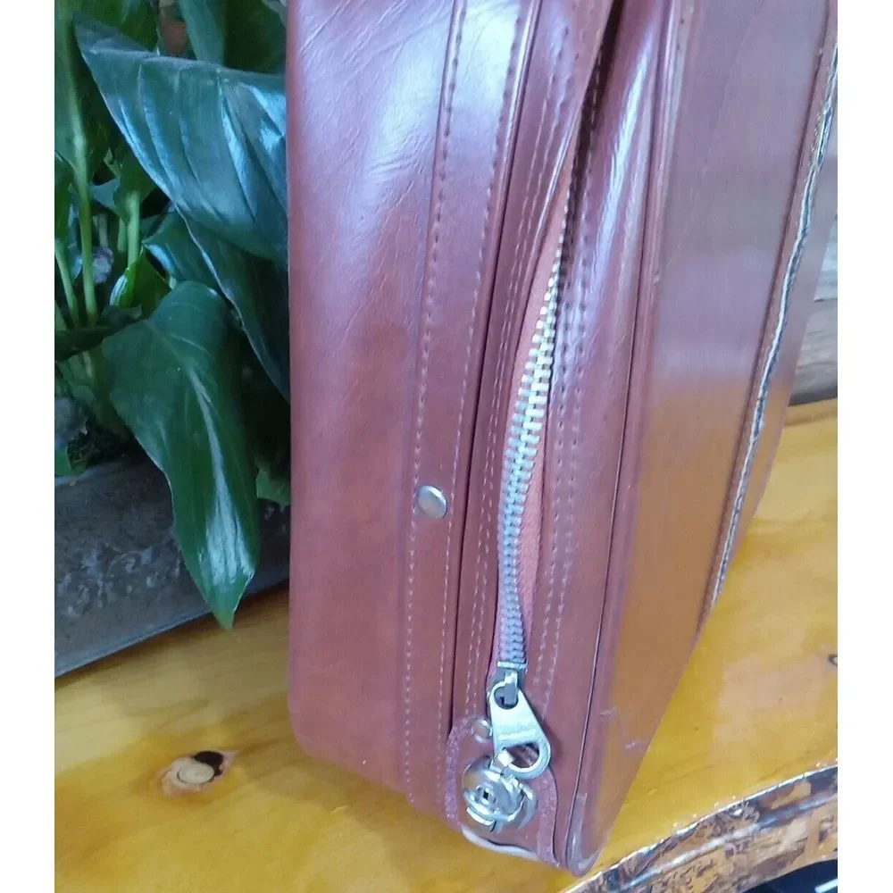 VTG Leather Overnight Suit Case Travel Bag Retro